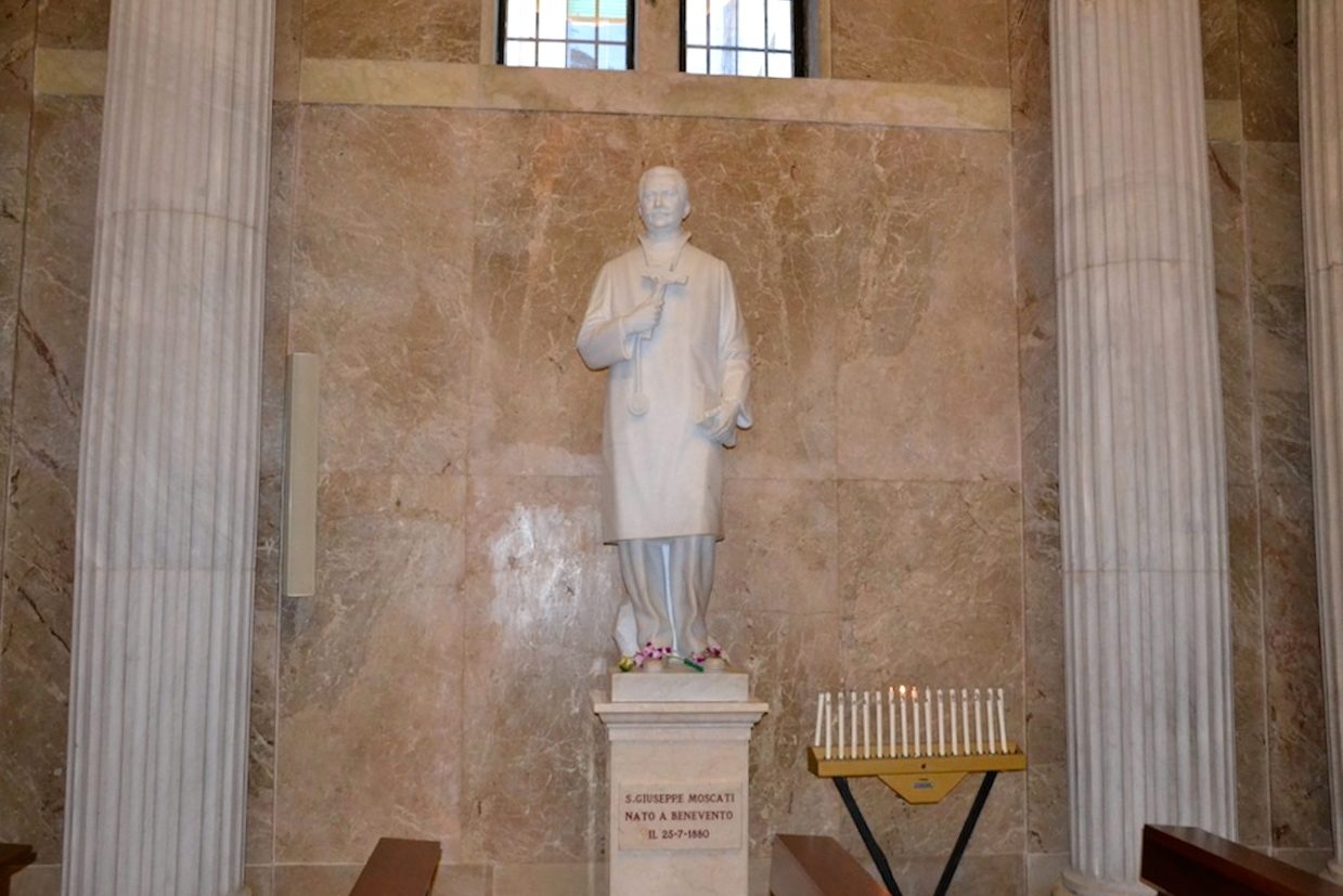 Statue%20of%20Moscati%20in%20the%20Cathedral%20of%20Benevento.JPG